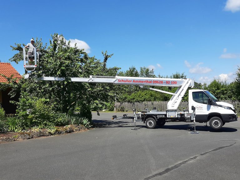 Arbeitsbühne zur Kirschernte